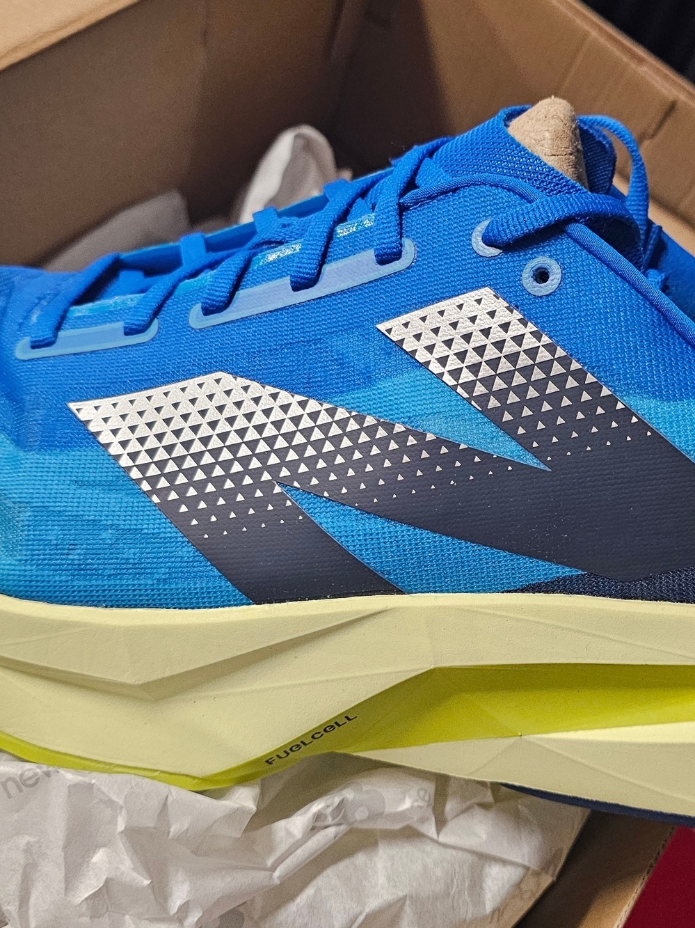 New Balance Men's Fuel Cell Rebel v4 - Picture 2 of 3